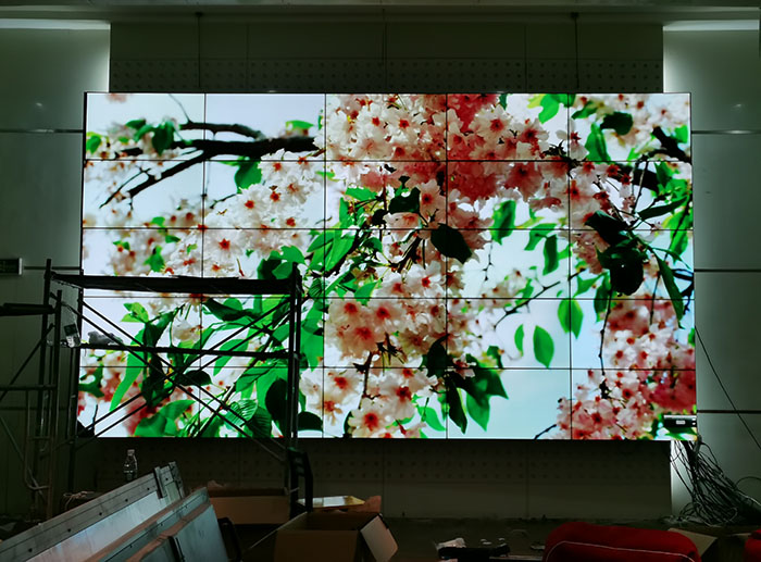 漢陽鐘家村小學(xué)報(bào)告廳49寸液晶拼接屏